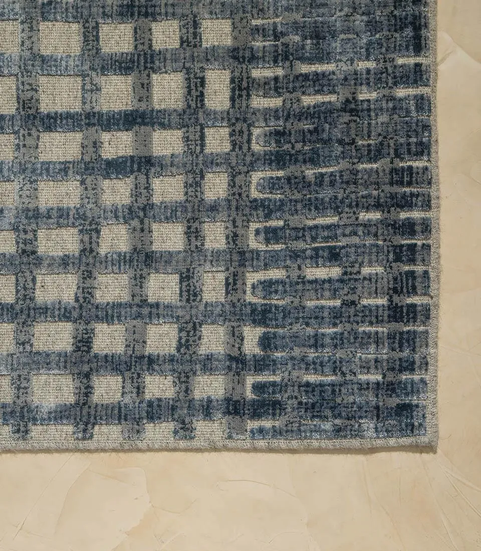 Carpet with embossed decoration