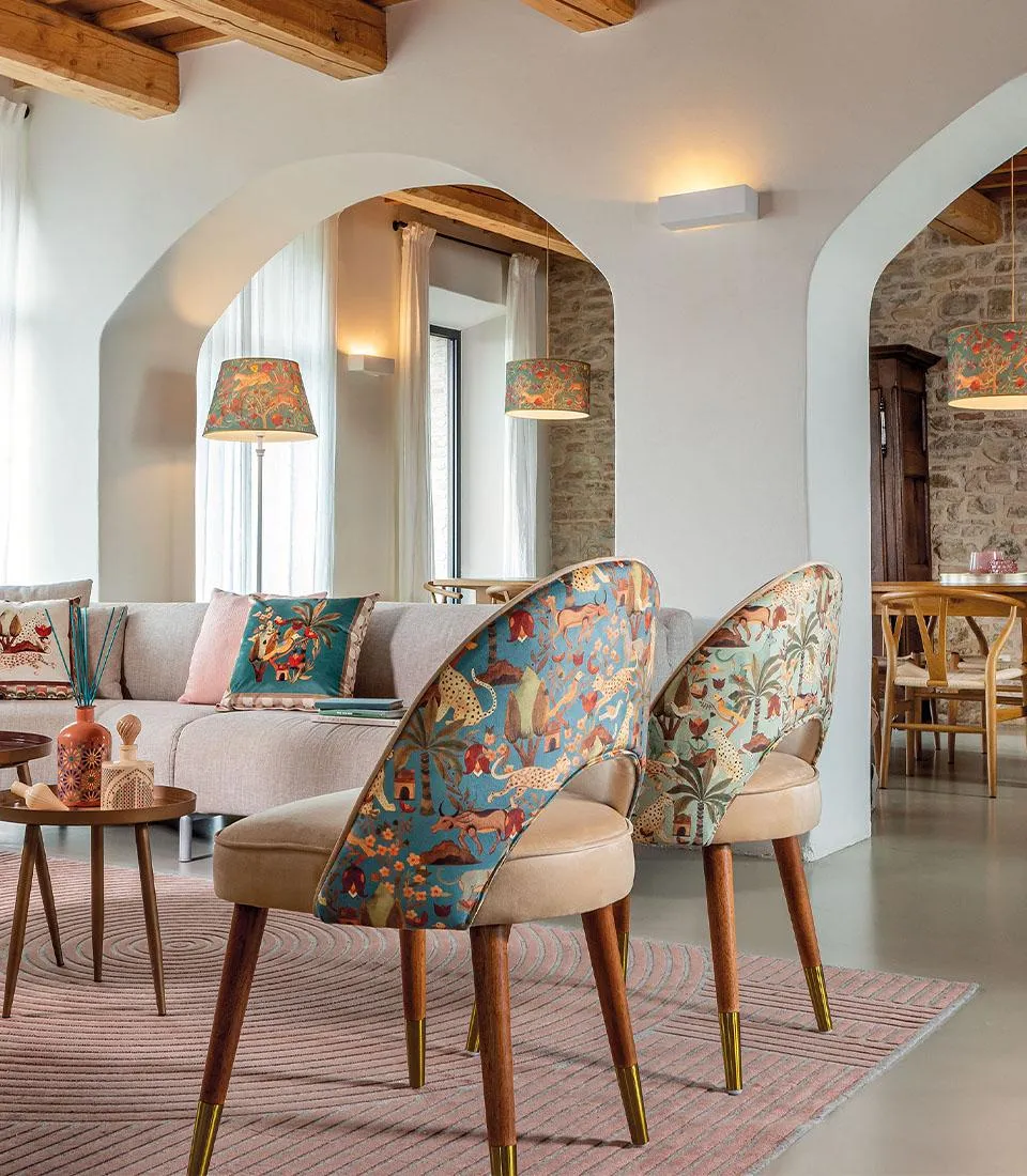 Poltroncina beige e verde salvia