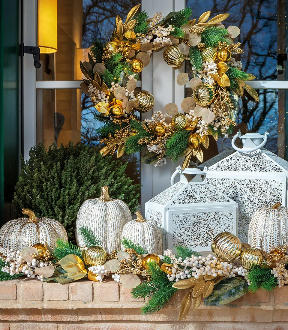 WREATH WITH GOLD BALLS, WITH 40 LEDS
