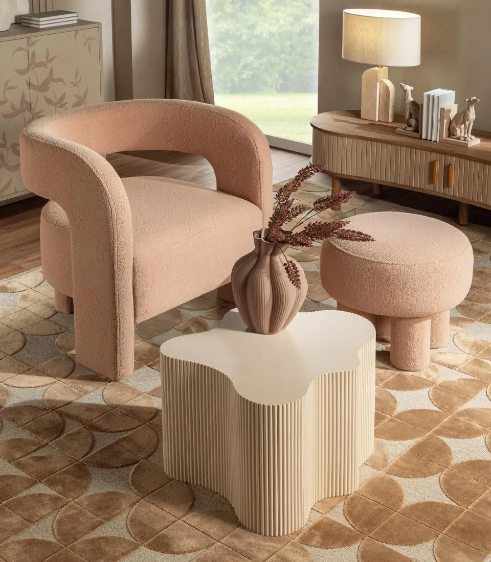 CARPET WITH EMBOSSED DECORATION 200x290