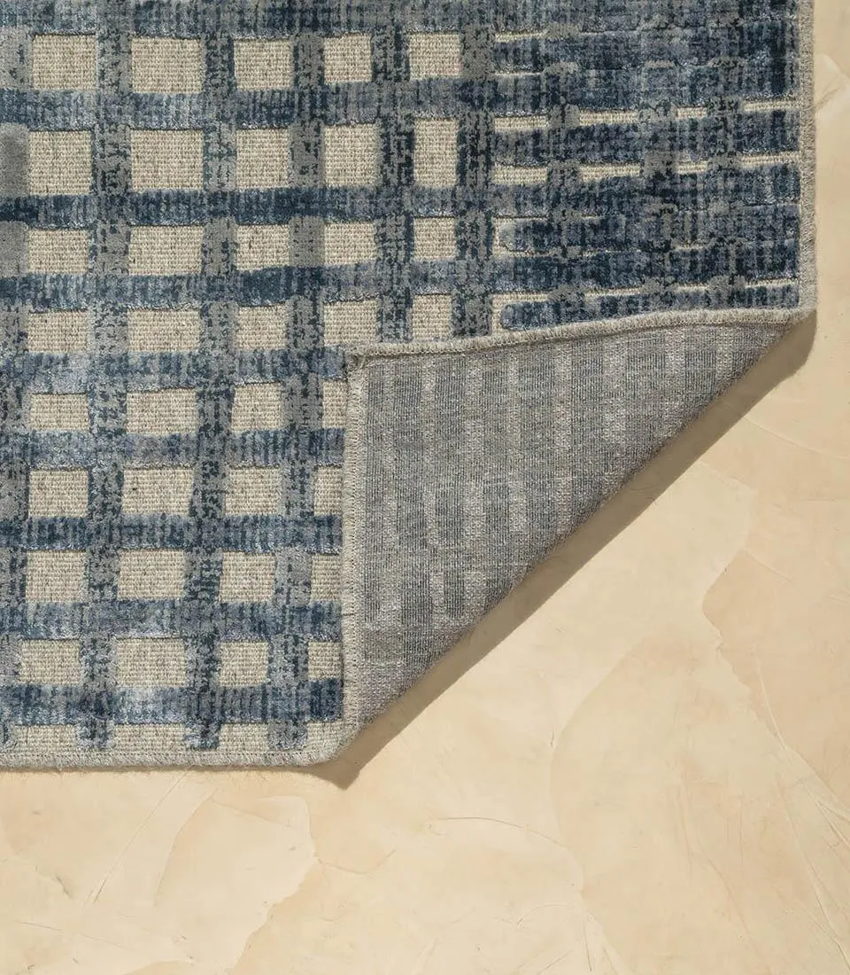 Tappeto con decoro a rilievo