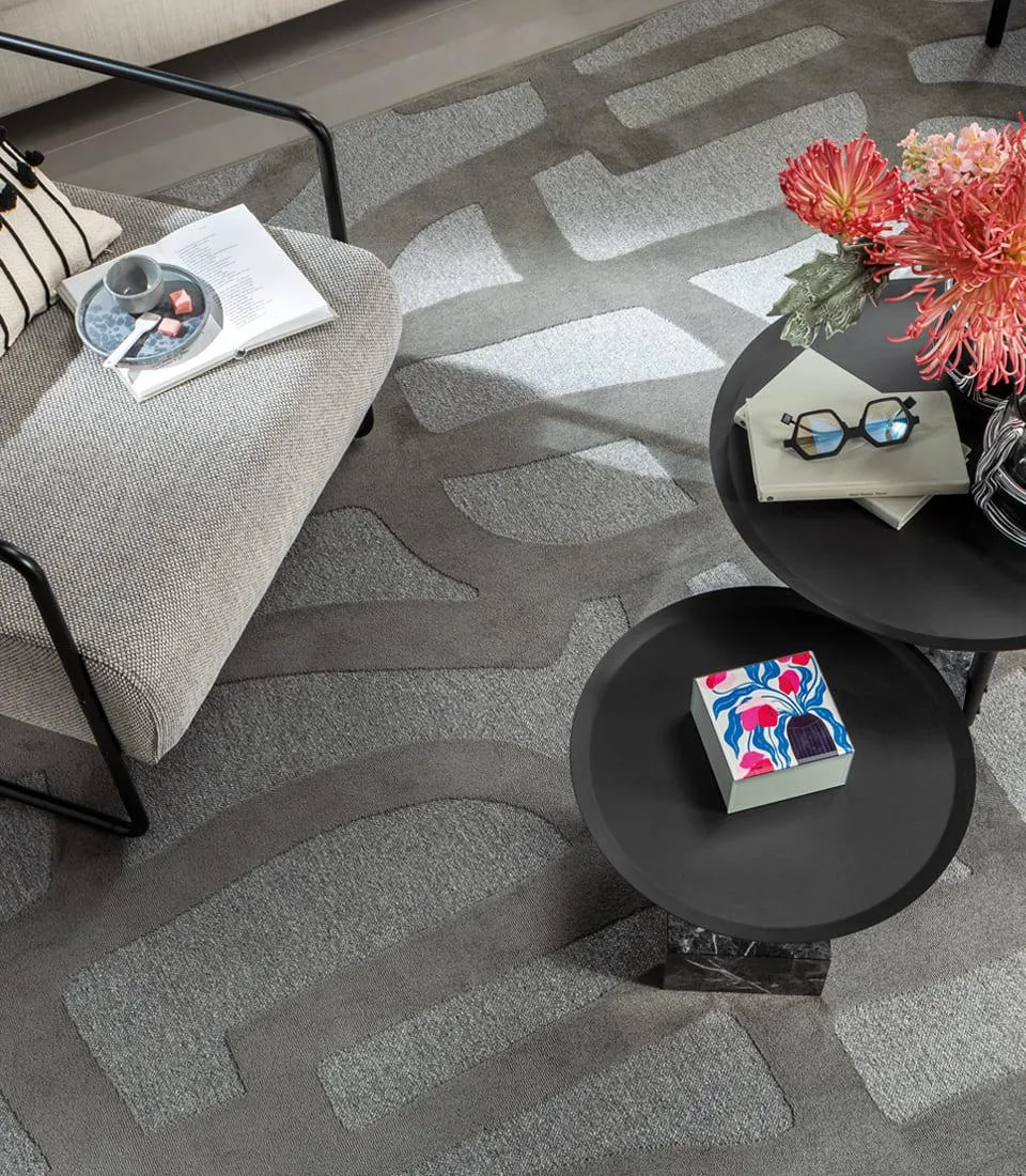 CARPET WITH EMBOSSED DECORATION 200x290