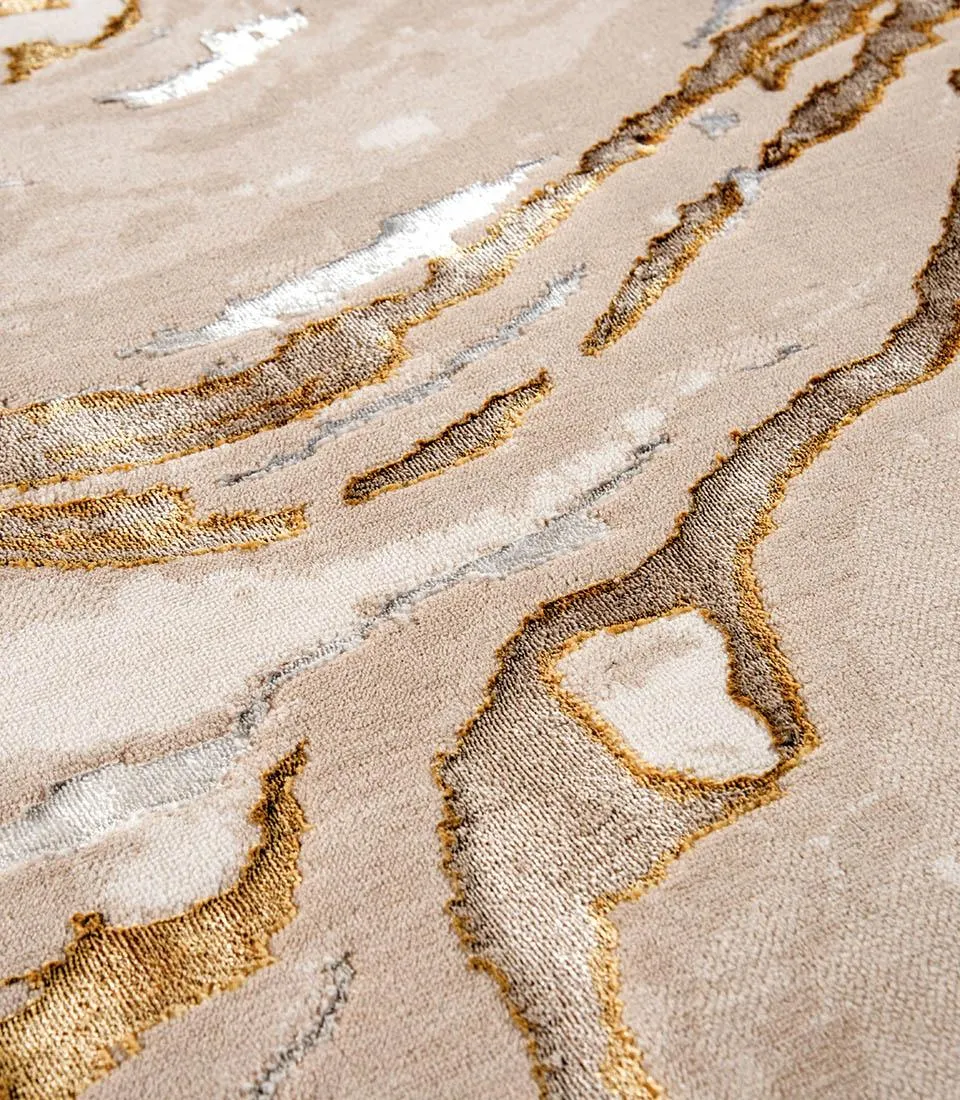 Carpet with embossed decoration