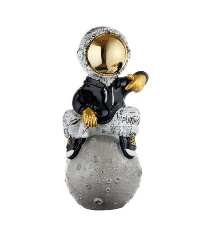 Sculpture astronaut