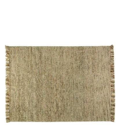 Carpet with fringes